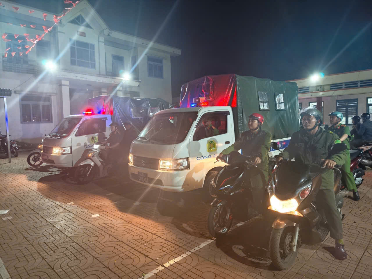 LỰC LƯỢNG VŨ TRANG XÃ EA NA TĂNG CƯỜNG BẢO VỆ AN NINH, TRẬT TỰ TRONG NGÀY BẦU CỬ